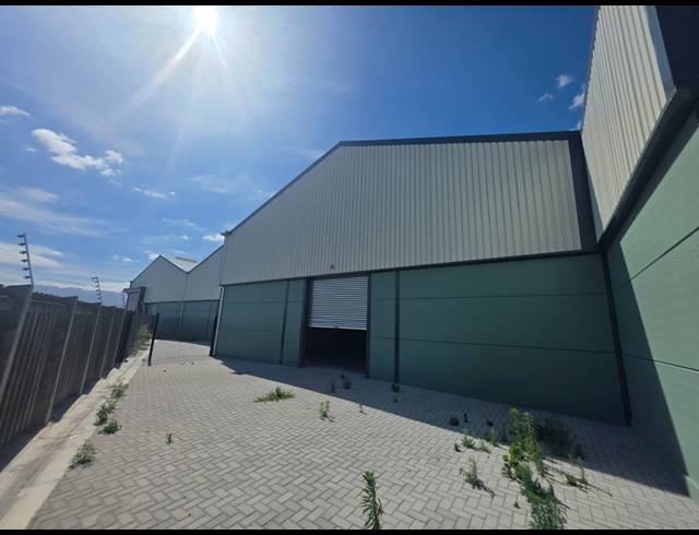 507M² WAREHOUSE TO LET IN FIRGROVE INDUSTRIAL ESTATE